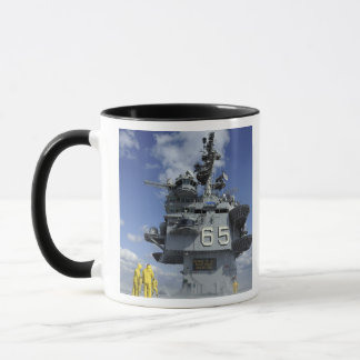 Caneca Serviços aéreos de marinheiros testam o sistema de