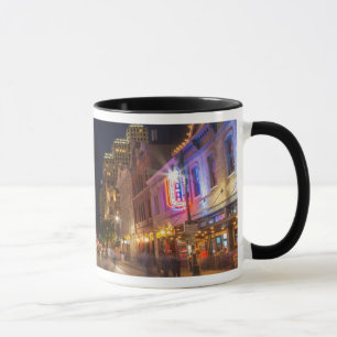 Caneca Sexta Rua Em Dusk No Centro Austin, Texas