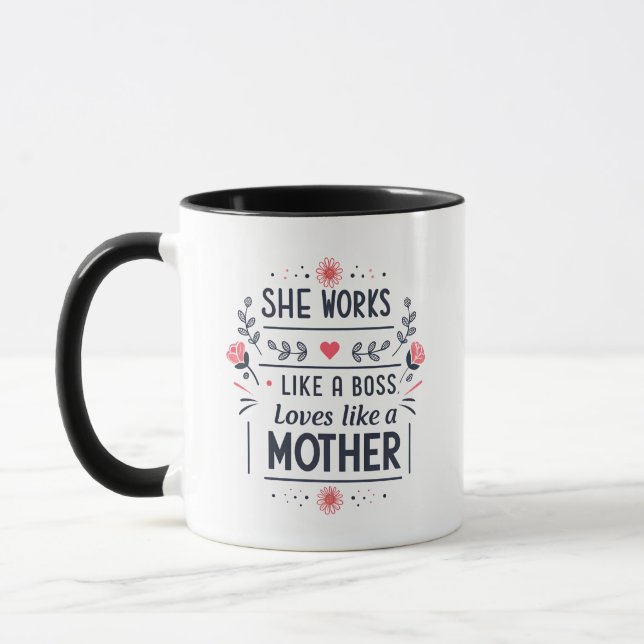 Caneca She Works Like a Boss Mother Typography Art (Esquerda)