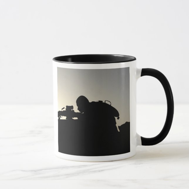 Caneca Silhuette de um artilheiro de Arma Automática de E (Direita)