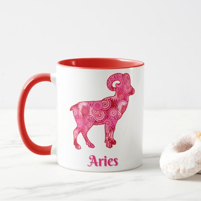 Caneca Sinal de Zodíaco para Aries em um Fractal Vermelho (Com Donut)