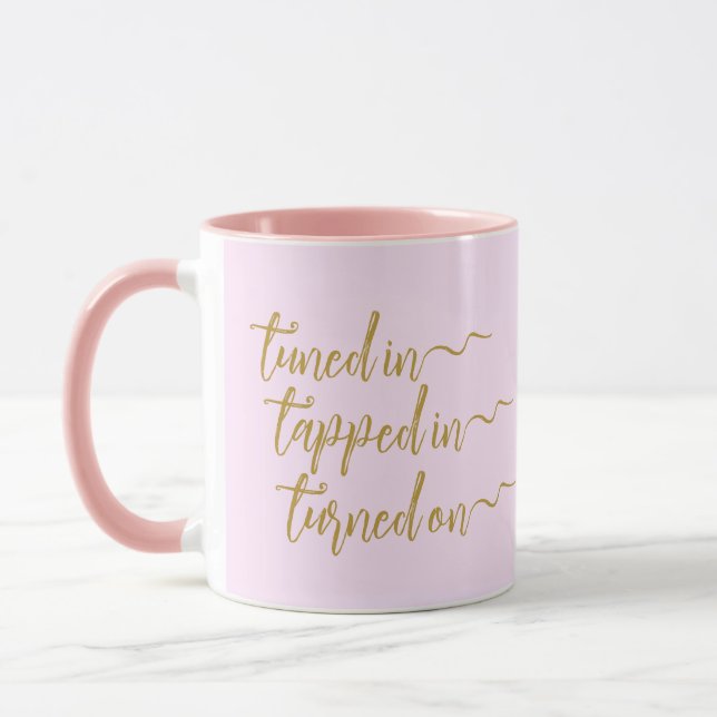 Caneca Sintonizado Na LoA Calliografia, Lata Rosa (Esquerda)