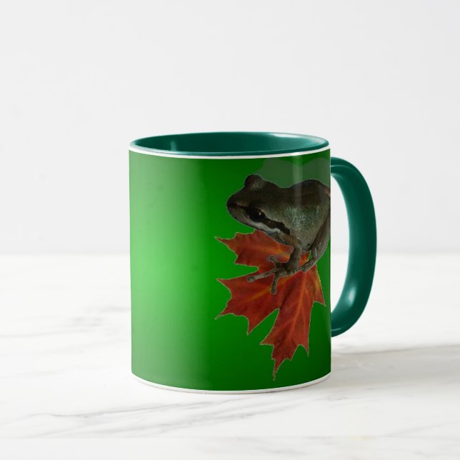 Caneca Sitting On Leaves (Frente Esquerda)