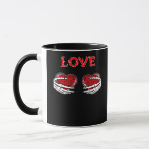 Caneca Skeleton mãos Design de coração engraçado