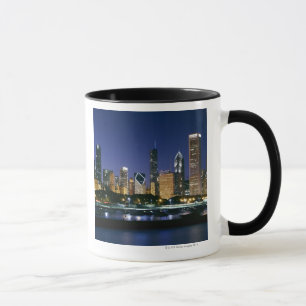 Caneca Skyline de Chicago do centro na noite