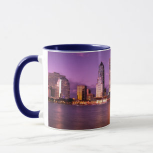 Caneca Skyline de Jacksonville Florida na noite