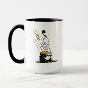 Caneca Snoopy pulando em Pote de Dourado
