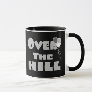 Caneca Sobre os presentes e o roupa de aniversário do