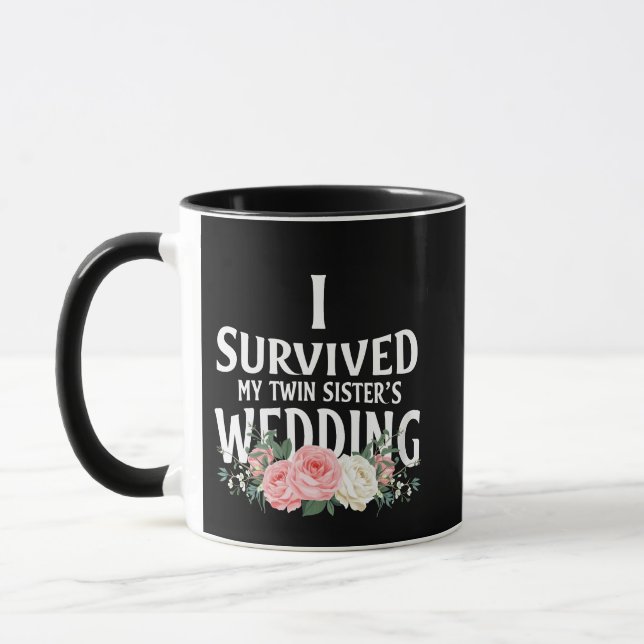 Caneca Sobrevivi aos Casais de casamento da minha irmã gê (Esquerda)