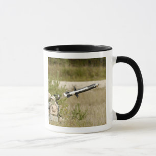 Caneca soldados disparando um Javelin MGF-148