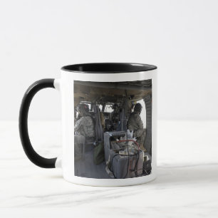 Caneca soldados vigiam por perigo