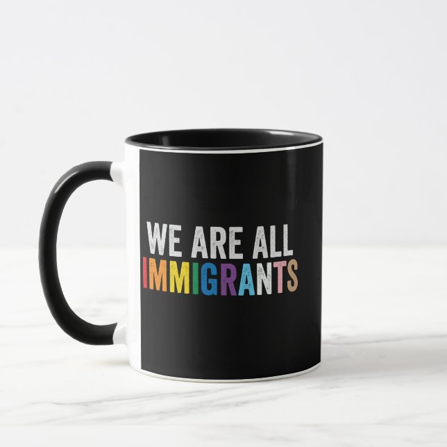 Caneca Somos Todos Imigrantes LGBT - Arco-Íris (Esquerda)
