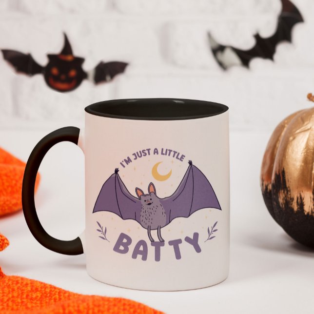 Caneca Sou só um Dia de as Bruxas engraçado de Batty Pun (Criador carregado)