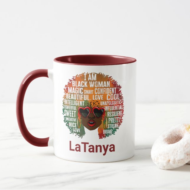 Caneca Sou uma mulher negra, Mágica, Maroon Mug (Com Donut)