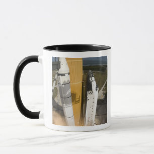 Caneca Space Shuttle Atlantis levanta 17
