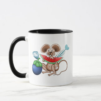 Caneca Sr. Rato desfrutando de sua refeição no restaurant