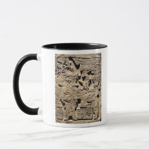 Caneca Stela que descreve um padre alto e uma mulher