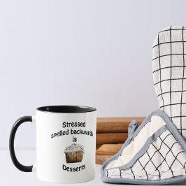 Caneca Stressed escrito ao contrário é desserts