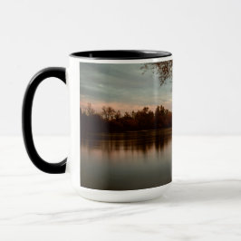 Caneca Subdued um por do sol no Rio Sacramento