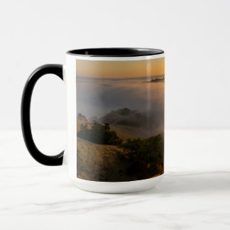 Caneca Sunrise sobre o Vale Fog