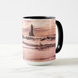 Caneca Sunset na praia de areia negra de Reynisfjara, Isl