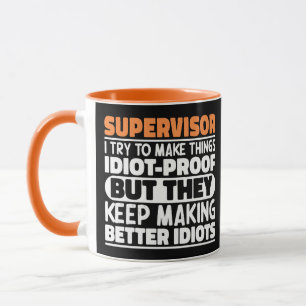 Caneca Supervisor Eu Tento Tornar as Coisas Engraçadas Fr