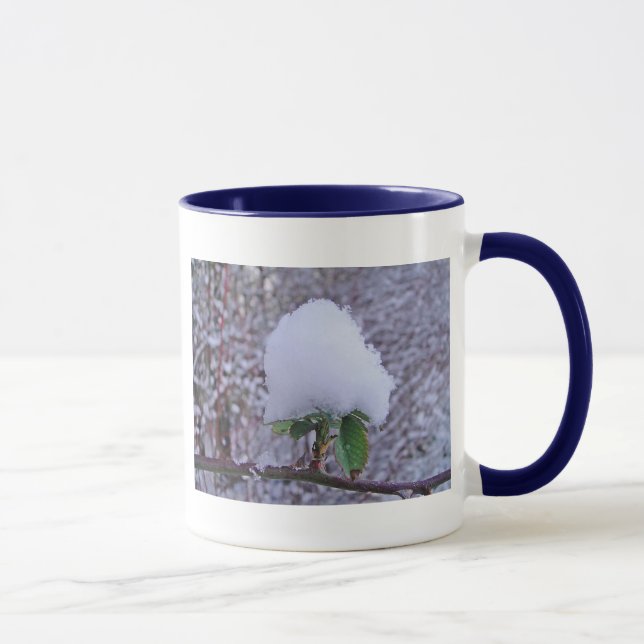 Caneca Tasse Schneehäufchen auf hübscher Pflanze (Direita)