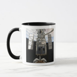 Caneca Telescópio Espacial Hubble na baía de carga de Atl