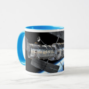 Caneca Telescópio Espacial Hubble na Terra Orbit Foto da 