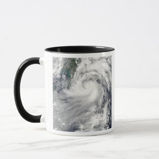 Caneca Tempestade tropical Chanthu (Esquerda)