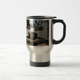 Caneca Térmica Arma Superior nos subúrbios.