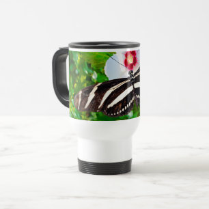 Caneca Térmica Borboleta de zebra longwing num Coração Vermelho d