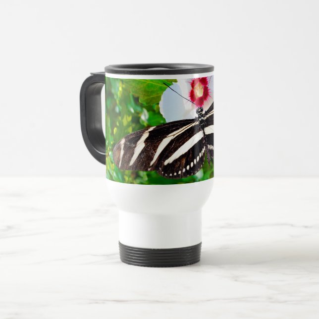 Caneca Térmica Borboleta de zebra longwing num Coração Vermelho d (Frente Esquerda)