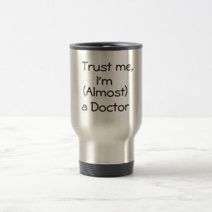 Caneca Térmica Confie-me, mim são (quase) um doutor - posição