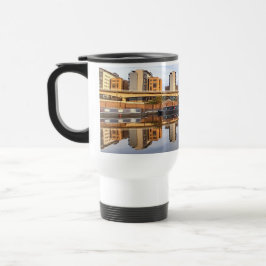 Caneca Térmica Edifícios e barcos na água