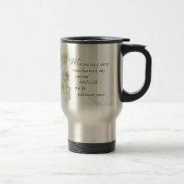 Caneca Térmica Enfermeira toca vida com flores selvagens