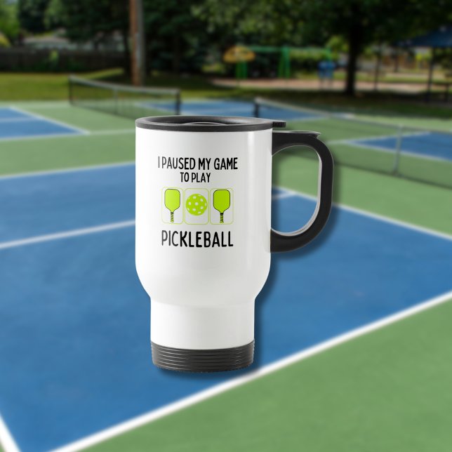 Caneca Térmica Eu pausei meu jogo para jogar pickleball (Criador carregado)