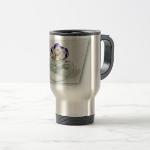 Caneca Térmica Flor branca roxa num copo