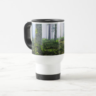 Caneca Térmica Foto de Floresta Serena e Nebulosa