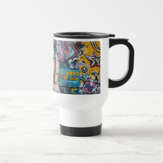 Caneca Térmica Graffiti on a wall of a woman