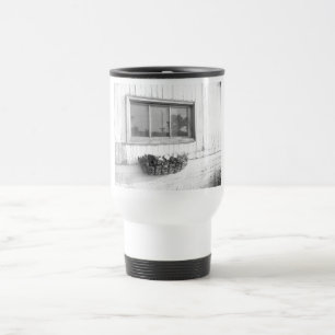 Caneca Térmica Janela da porta da barra/Fotografia preta e branca