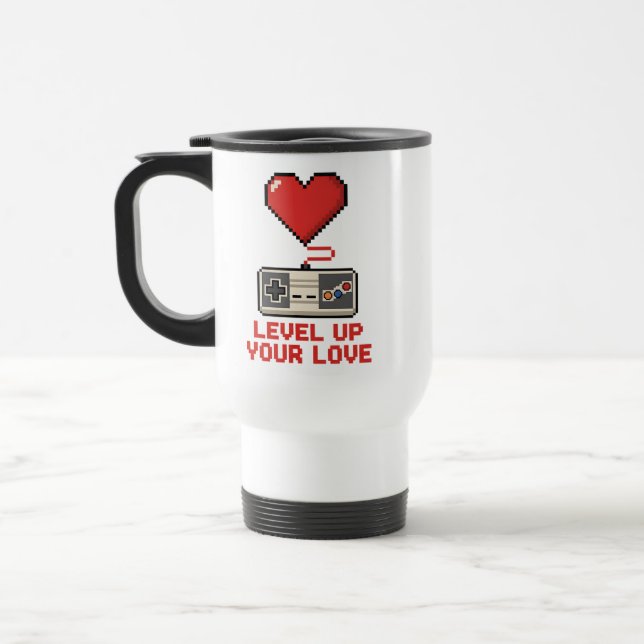Caneca Térmica Level Up Your Love, Retro Pixel Gaming Design (Esquerda)