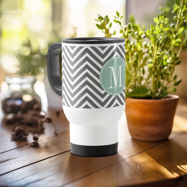 Caneca Térmica Monograma Personalizado de Chevrons Verdes de Carv (Personalized travel mug - add photos and text or customize completely)