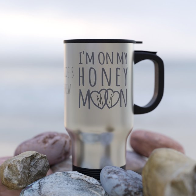 Caneca Térmica Na Minha Lua de mel, Noite de Monograma (Perfect travel mug for your honeymoon road trip. Just add your initials)