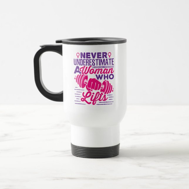 Caneca Térmica Never Underestimate a Woman Who Lifts Mug (Esquerda)