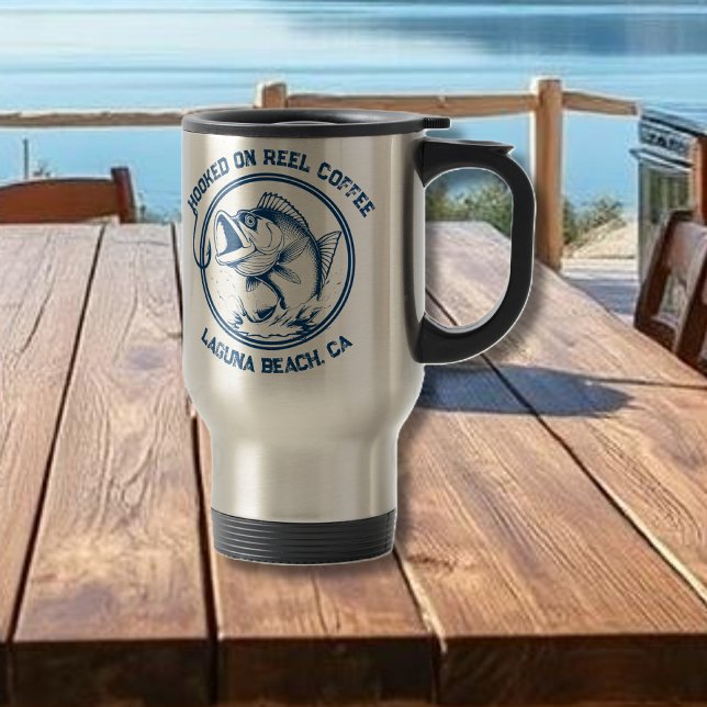 Caneca Térmica Peixe Engraçado viciado em café da bobina (Fish-Funny Travel Mug-Hooked on Reel Coffee-Fisherman Core)