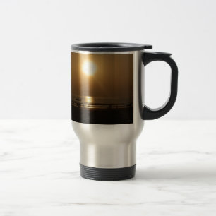 Caneca Térmica Reflexo do Pôr do Sol de Verão Dourado na Praia