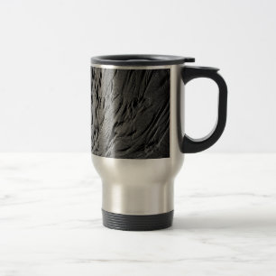 Caneca Térmica Rivuletos em uma praia arenosa