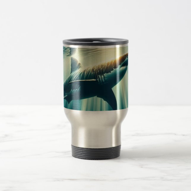 Caneca Térmica Tubarão no mar azul profundo e luz solar (Centro)