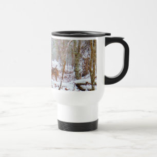 Caneca Térmica Veado na neve, lambendo a perna